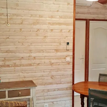 Petite Maison Bois Cosy Dans Un Ecrin De Verdure بيت للعطل
