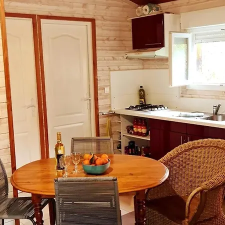Petite Maison Bois Cosy Dans Un Ecrin De Verdure بيت للعطل *